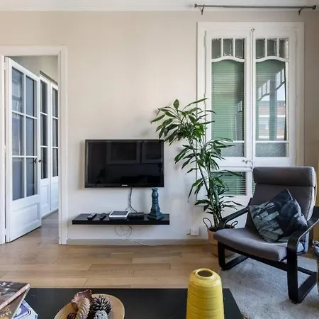 Beautiful & Central Flat Near Sagrada Familia Apartment