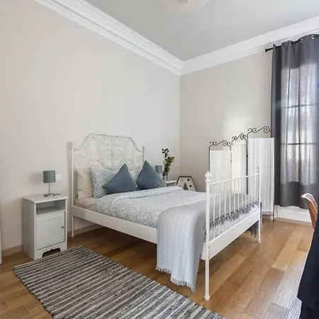 Beautiful & Central Flat Near Sagrada Familia Apartment *